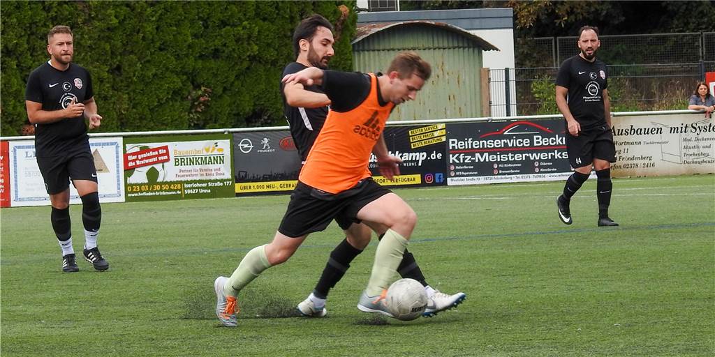 Pokal-Überraschung: SC Fröndenberg-Hohenheide schmeißt kriselnde IG Bönen raus Der SC Fröndenberg-Hohenheide in orangenen Leibchen besiegte die IG Bönen mit 3:1.