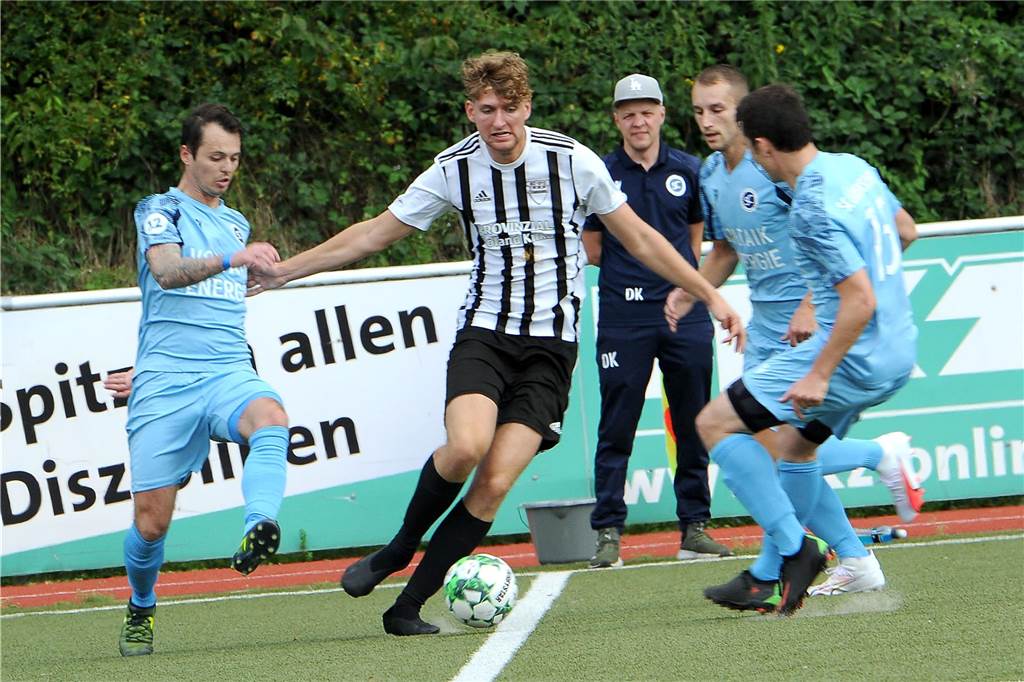 Der SC Hennen hat gegen den SC Lüdenscheid mit 3:1 gewonnen.