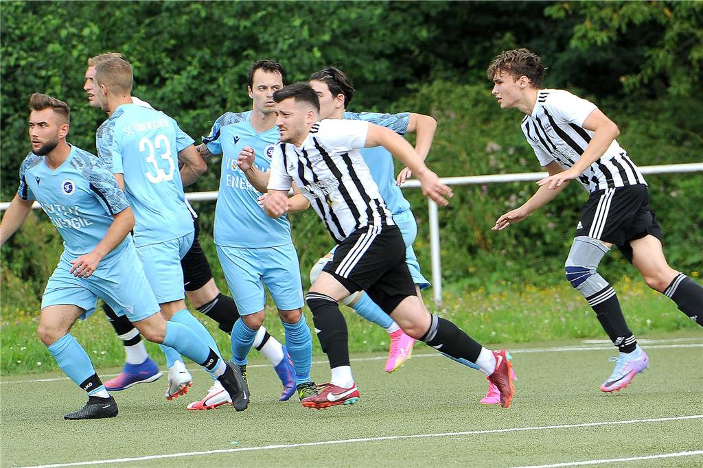 Der SC Hennen hat gegen den SC Lüdenscheid mit 3:1 gewonnen.