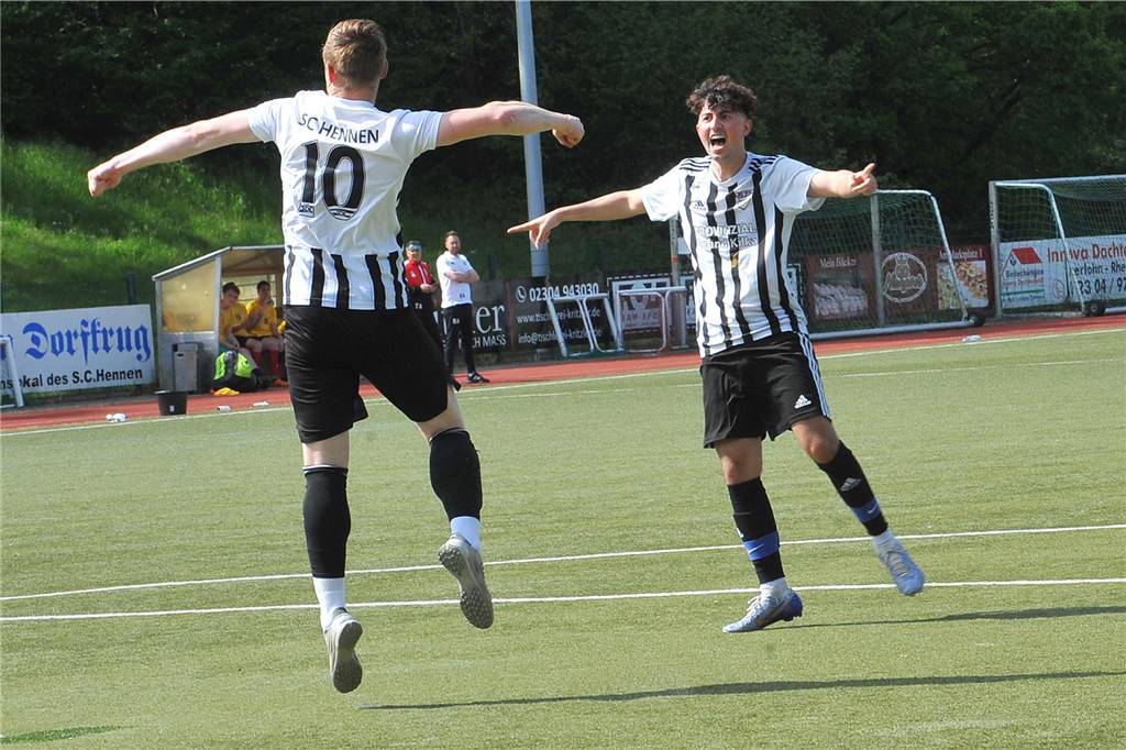 Zum Durchklicken: Mehr als 90 Fotos von sechs Fußballspielen des vergangenen Sonntags Der SC Hennen hat gegen die DJK SG Bösperde mit 2:1 gewonnen.