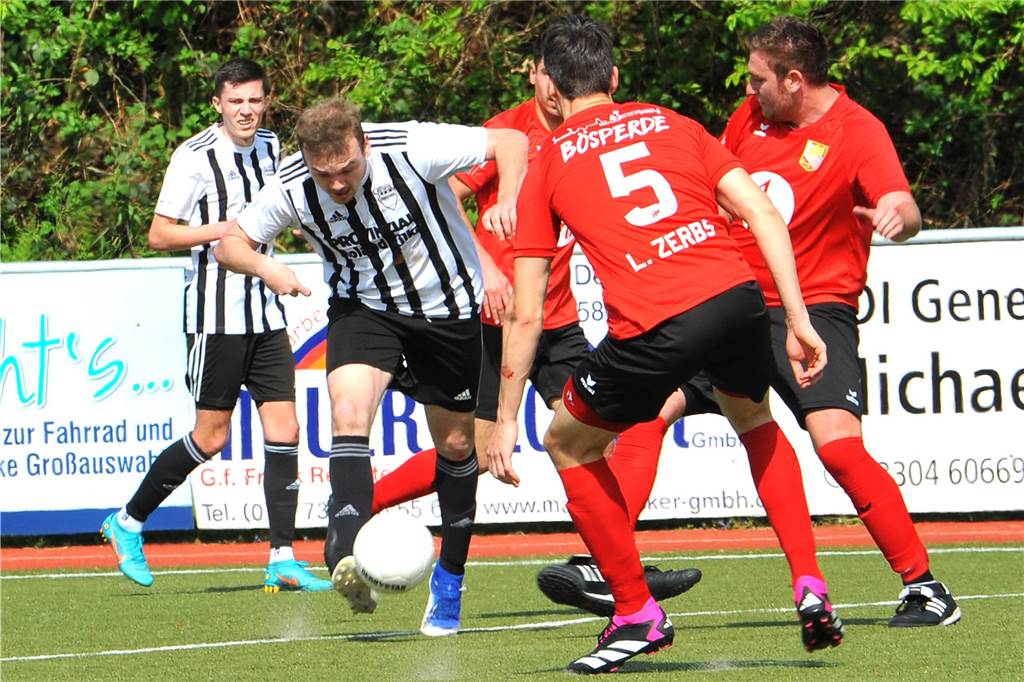 Der SC Hennen hat gegen die DJK SG Bösperde mit 2:1 gewonnen.
