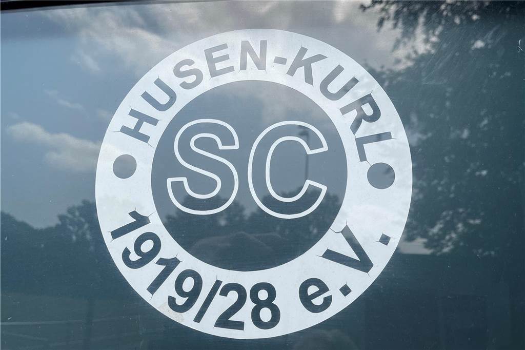 SC Husen-Kurl ist auf der Suche nach Jugend-Trainern und -Trainerinnen Der SC Husen-Kurl ist an der Husener Eichwaldstraße beheimatet und erfreut sich momentan großer Nachfrage bei fußballbegeisterten Kindern
