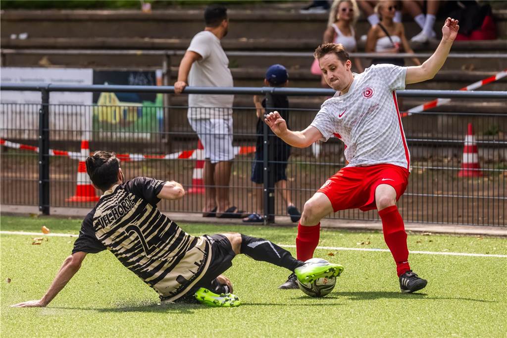 Kreisliga: Diese spannenden Relegationen stehen in Dortmund noch an Der SC Phönix Hörde (in Weiß und Rot) könnte mit dem Aufstieg in die Kreisliga A den größten Erfolg der jungen Vereinsgeschichte feiern.