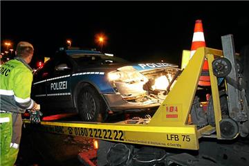 Der Schaden an dem Polizei-Auto war groß: 17.000 Euro soll der Beamte bezahlen.