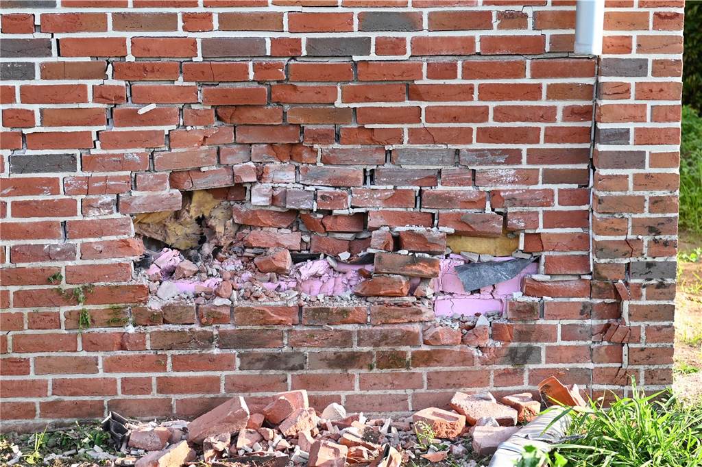 Der Schaden an der Hauswand