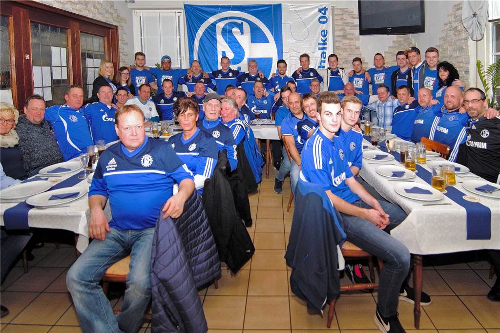 Schalkes Gazprom-Aktion - das sagt ein Fanclub-Vorsitzender Schalke Fan Club Lembeck