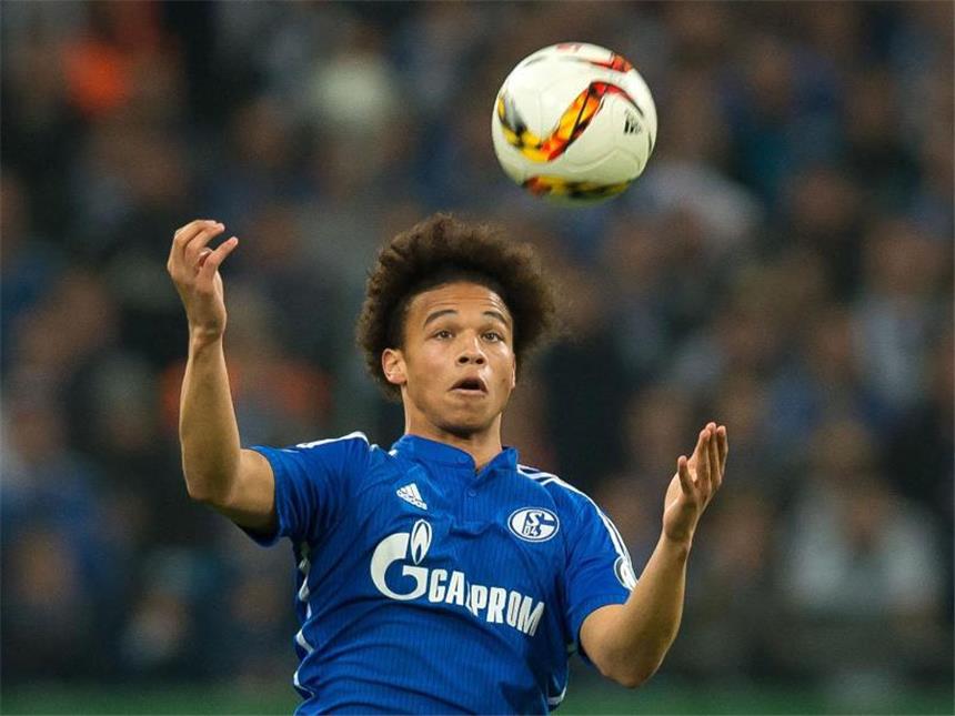 Der Schalker Leroy Sané ist derzeit heiß begehrt auf dem Transfermarkt. Foto: Guido Kirchner