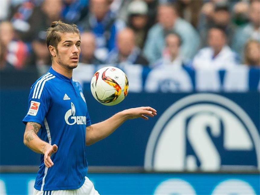 Schalker Neustädter wartet auf russischen Pass Der Schalker Roman Neustädter hofft auf einen russischen Pass.