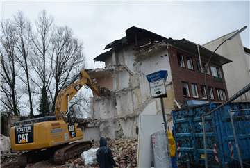 Der "Schandfleck" am Ostwall neben dem Toom-Gebäude wird abgerissen.