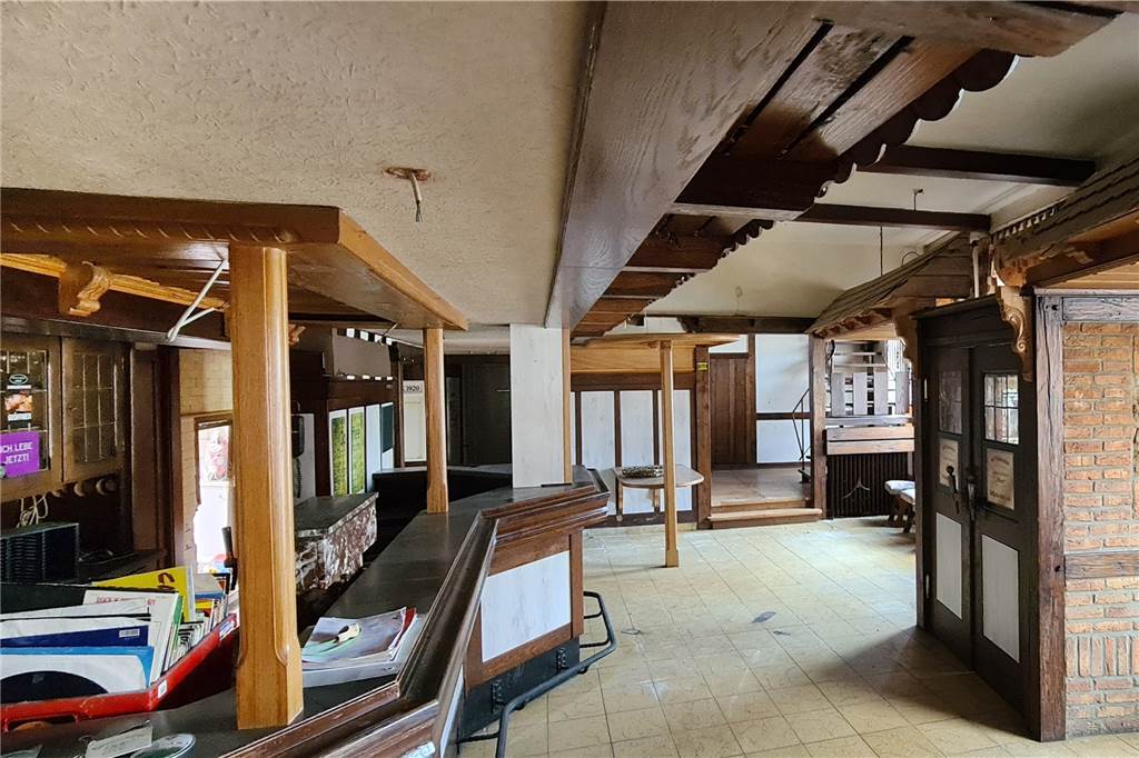 Dem Gasthaus Alfert soll wieder neues Leben eingehaucht werden Der Schankraum im westfälischem Stil ist gut und gern 150 Quadratmeter groß. Auch ein Versammlungsraum, eine intakte Kegelbahn und eine Küche mit Lagerraum gehören dazu.