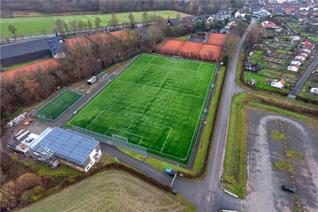 Wacker und FC Frohlinde setzen den Kreispokal-Zuschauern ein Limit Der Schauplatz des zweiten Kreispokal-Halbfinals: der Kunstrasen des FC Frohlinde an der Brandheide.