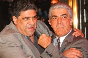 Der Schauspieler Frank Vincent (r) neben seinem Kollegen Vincent Pastore. Foto: Frank Franklin Ii