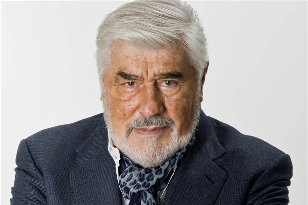 Andrzej Irzykowski hat besondere Statue für Schauspieler Mario Adorf geschaffen Der Schauspieler Mario Adorf bekommt den erstmals beim Lüner Kinofest verliehenen Preis „Nike" für sein Lebenswerk.