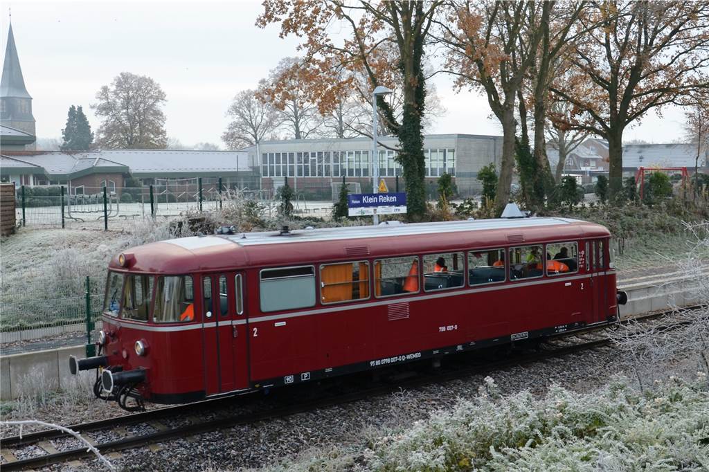 „Roter Brummer“ läutet eine neue Zeitrechnung für Bahnkunden in Dorsten ein Schienenbus "Roter Brummer"