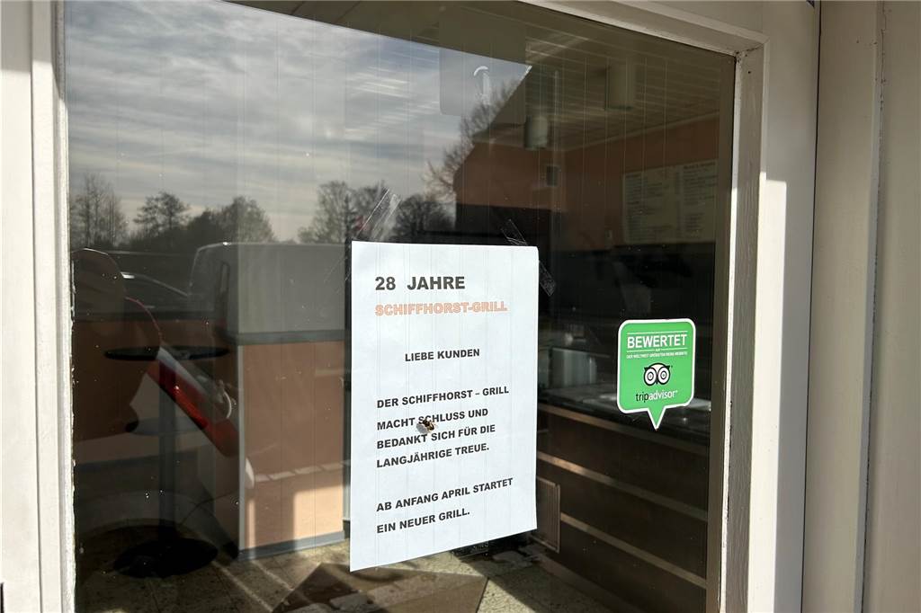 Schiffhorst-Grill „macht Schluss“: Neuer Imbiss übernimmt im April An der Eingangstür des Schiffhorst-Grill in Dortmund-Brechten hängt ein Aushang mit der Nachricht: "28 Jahre Schiffhorst-Grill – Liebe Kunden der Schiffhorst-Grill macht Schluss und bedankt sich für die langjährige Treue. Ab Anfang April startet ein neuer Grill"