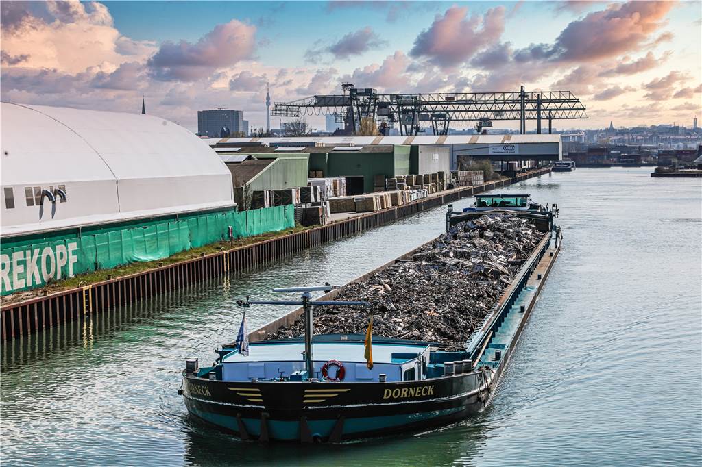 Betriebe am Dortmunder Hafen: „Das wird noch länger schwierig bleiben“ Der Schiffsumschlag hat je nach Branche mehr oder weniger stark nachgelassen.
