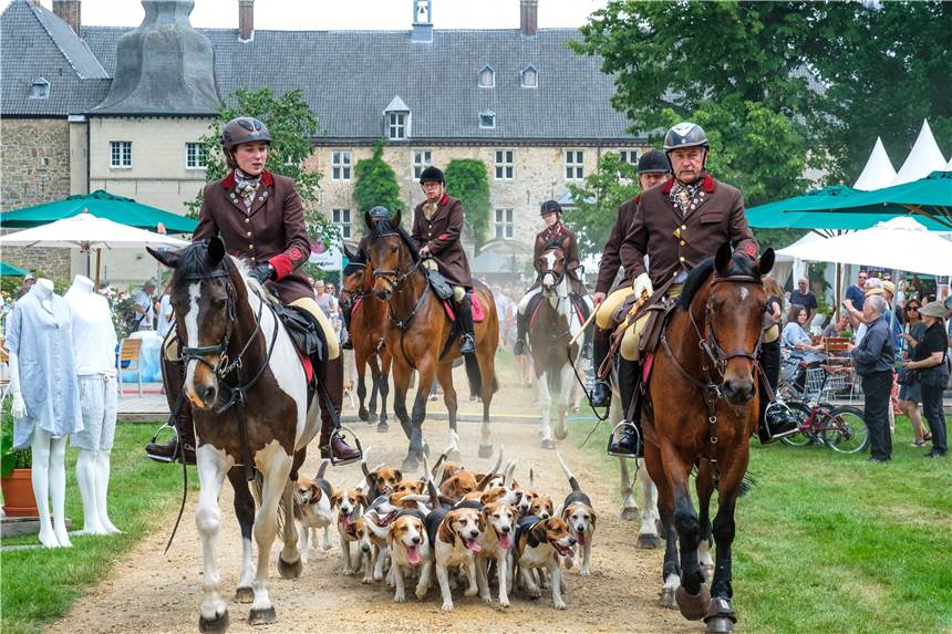 Das sind die fünf Highlights der Landpartie auf Schloss Lembeck Der Schleppjagdverein Beagle Meute Münsterland ist mit seiner jagenden Meute einer der Höhepunkte der Landpartie Schloss Lembeck.