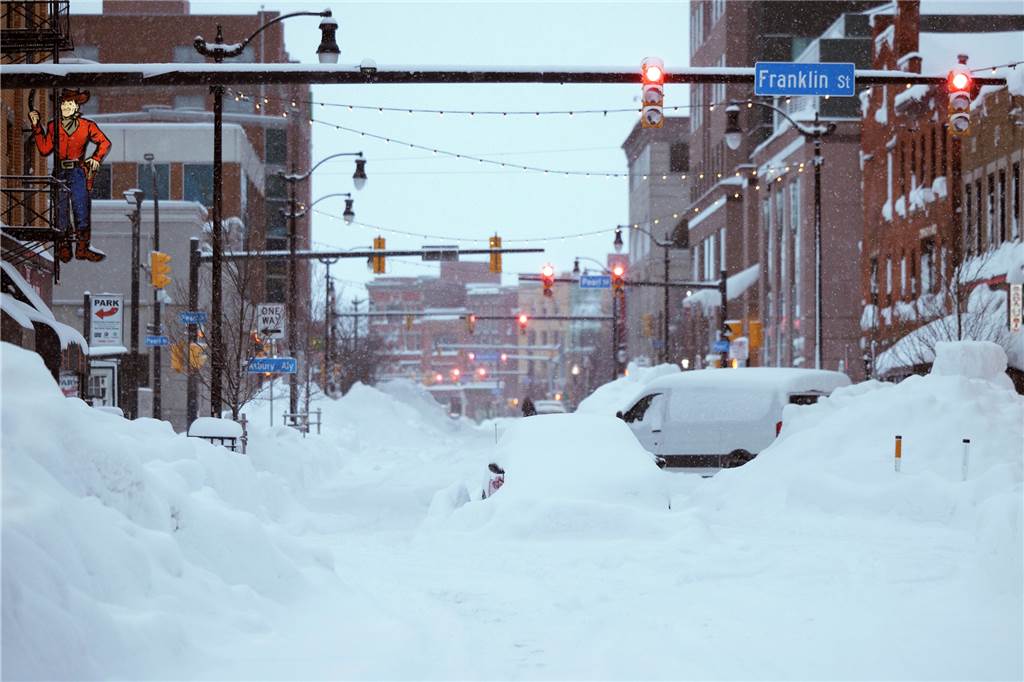 Schneesturm trifft Dortmunds Partnerstadt: Buffalo erlebt „Blizzard des Jahrhunderts“ .Der Schnee, den der Blizzard „Elliot“ gebracht hat, bedeckt die Innenstadt von Dortmunds Partnerstadt Buffalo.