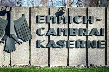 Der Schriftzug am Eingangstor der Emmich-Cambrai-Kaserne. Namenspatron der Kaserne soll künftig Tobias Lagenstein sein. Foto: Hauke-Christian Dittrich