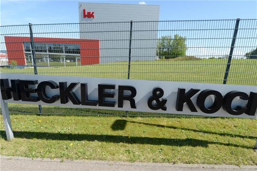 Neuer Chef will Heckler & Koch auf Kurs bringen Der Schriftzug des Waffenproduzenten Heckler und Koch in Oberndorf. Foto: Bernd Weissbrod