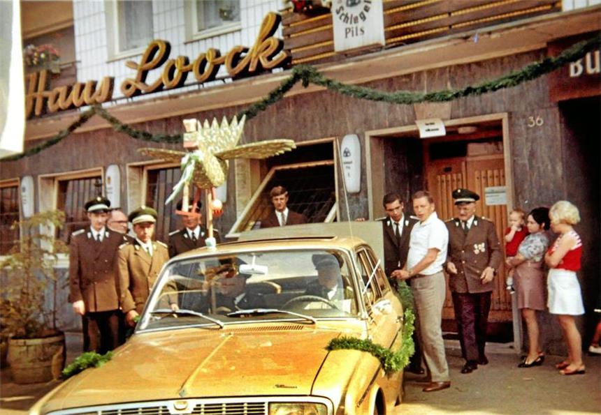 Haus Loock: Bei frischem Kuchen Züge beobachten Der Schützenbund wählte die Gaststätte Haus Loock an der Bahnhofstraße 36 zu seinem Vereinslokal.