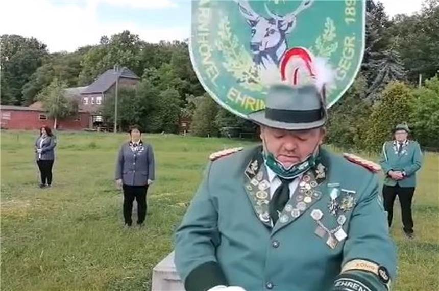 Corona-Krise in Werne: Verein veranstaltet digitales Schützenfest Der Schützenverein Varnhövel-Ehringhausen hat seine Mitglieder dazu aufgefordert, im heimischen Garten die Schützenfahne zu hissen.