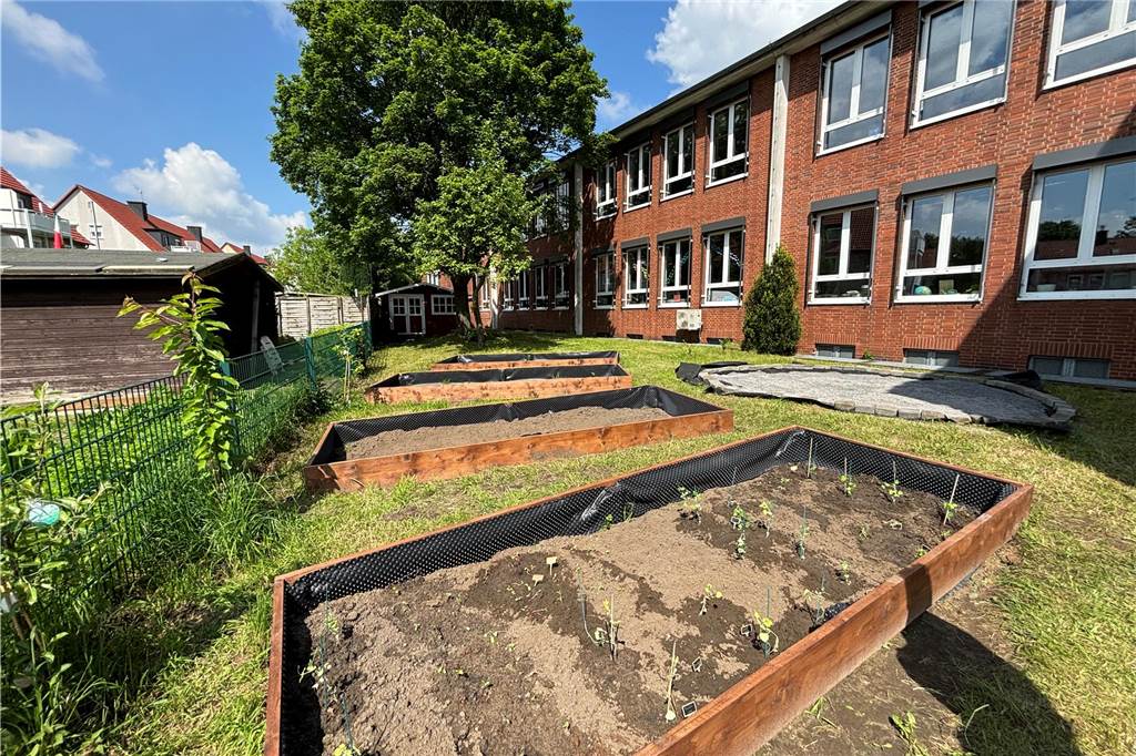 Uhlandschule gewinnt Bundes-Wettbewerb: Star-Koch Holger Stromberg kocht Der Schulgarten der Uhlandschule erlebt in diesem Jahr seine erste Saison.