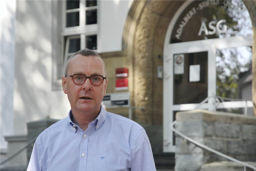 Schulleiter: „Tests in Schulen sollten kein Ersatz für echte Schnelltests sein“ Der Schulleiter des Adalbert-Stifter-Gymnasium Joachim Höck