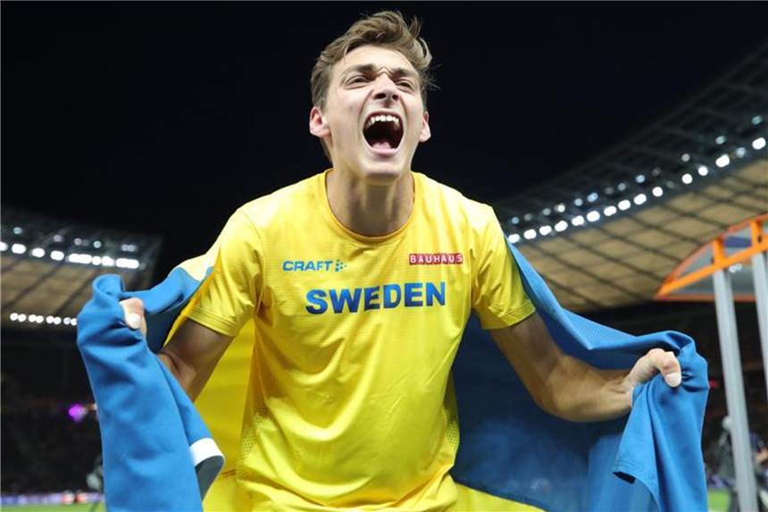 Schwede Duplantis glänzt mit 6,05 Metern im Stabhochsprung Der schwedische Goldmedaillengewinner im Stabhochsprung Armand Duplantis jubelt. Foto: Michael Kappeler