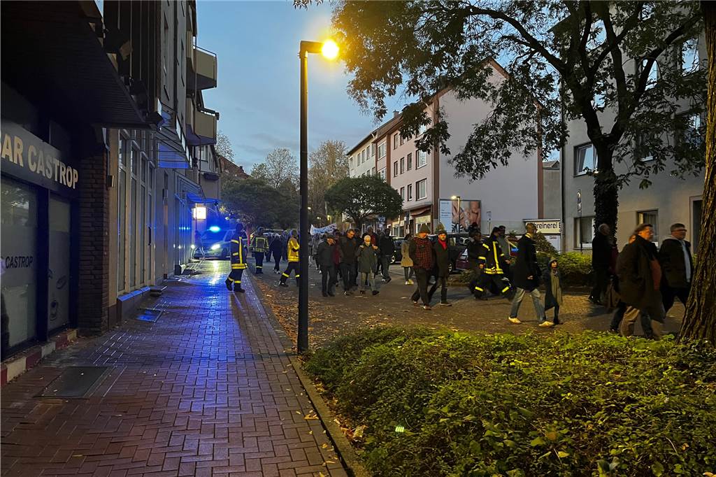 Gedenkveranstaltung zur Reichspogromnacht in der Altstadt Der Schweigemarsch zum Gedenken an die Reichspogromnacht in der Castroper Altstadt.