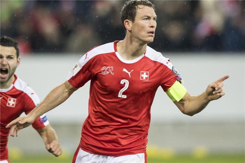 Stephan Lichtsteiner wechselt zum FC Arsenal Der Schweizer Nationalspieler Stephan Lichtsteiner schließt sich zur kommenden Saison dem FC Arsenal an. Foto: Laurent Gillieron/KEYSTONE