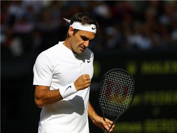 Der Schweizer Roger Federer hat bereits siebenmal den Wimbledon-Pokal in den Händen halten dürfen. Foto: Gareth Fuller
