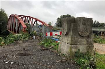 Der schwere "Betonklotz" an der Lippebrücke.