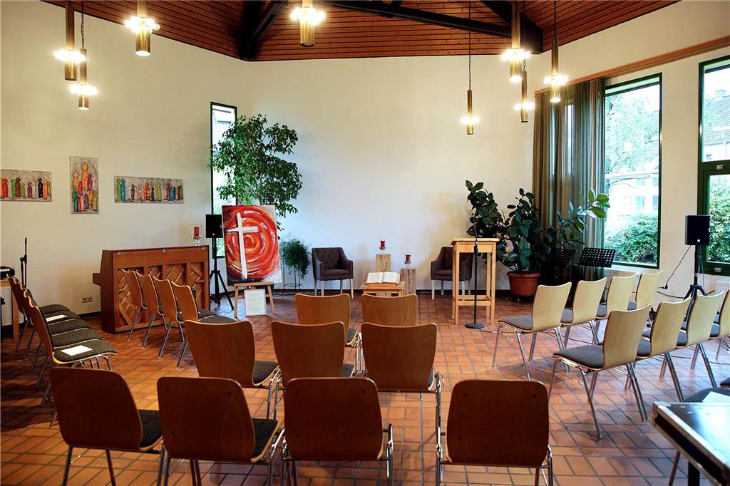 Freie Gemeinde Wendepunkt im Bodelschwinghhaus: „Es war eine Fügung“ Der sechseckige Gottesdienstraum bildet den Mittelpunkt des Bodelschwinghhauses in Flaesheim.