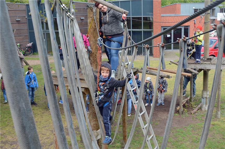 Kletterpark in Dorsten auch während des Komplettumbaus vom Treffpunkt Altstadt geöffnet Der sechsjährige Aik Vieth gehörte zu den Kindern, die am Samstag beim Schnupperklettern am Treffpunkt Altstadt dabei gewesen sind.