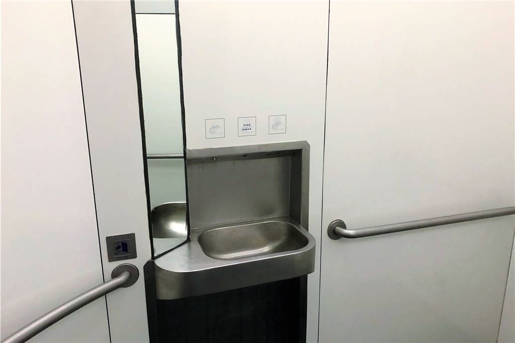 Empörung über City-Toilette: „Die stinkt wie ein Plumpsklo“ Der Seifenspender sei öfter mal leer, bemängeln die Markthändler.