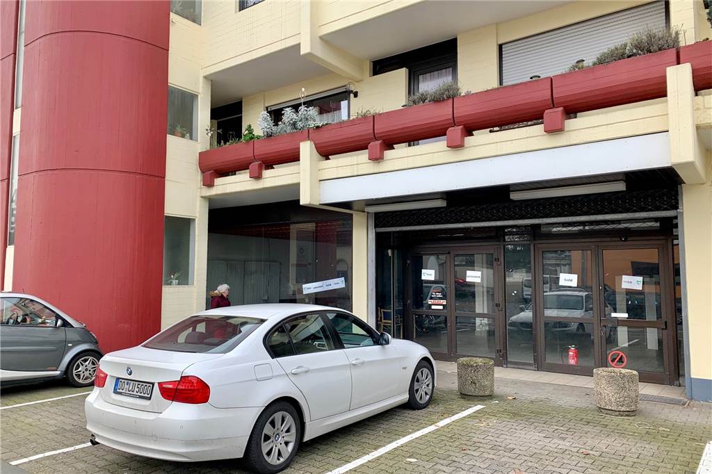 Der seit vielen Jahren leerstehende Laden an der Aplerbecker Straße.