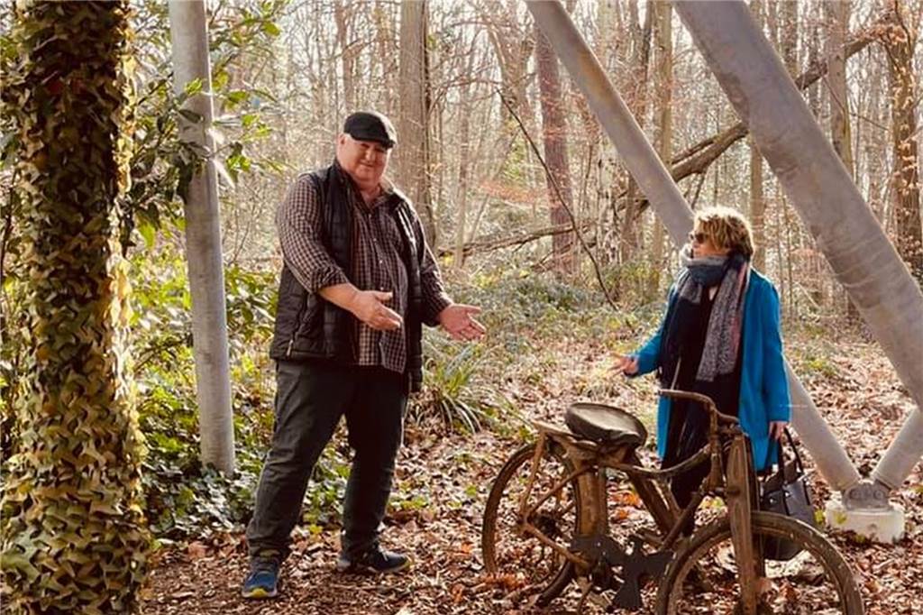 Mit dem Rad und Prominenz nach Berlin: Tour für Parkinson-Betroffene Der selbst an Parkinson erkrankte Kabarettist Markus Maria Profitlich (hier mit Nadine Mattes) begleitet auf dem Rad als Schirmherr die Tour nach Berlin.
