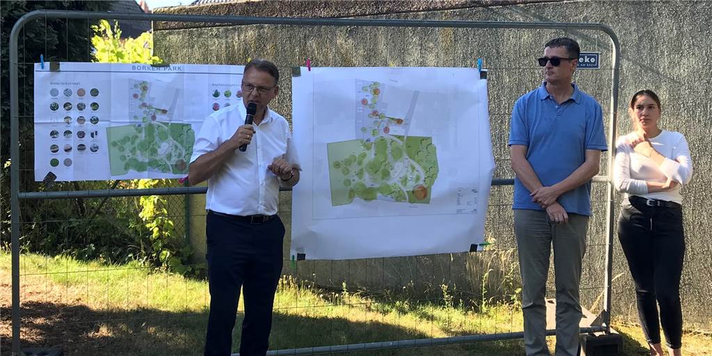Pläne für Park fix: Neue grüne Mitte in Bork soll zum Verweilen einladen Der Selmer Bürgermeister Thomas Orlowski und sein Team stellten den Borker Bürgerinnen und Bürgern die Pläne für den neuen Park in der Ortsmitte vor.