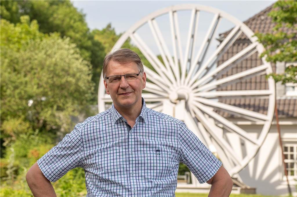 Kritik an Bürgermeister: „Murkserei“ und „fehlender Kompass“ Der Selmer SPD-Fraktionschef Jürgen Walter fordert auch wie alle anderen Entlastungsmaßnahmen durch Land und Bund für die Kommunen. In die Kritik der übrigen Fraktionen an der Selmer Verwaltungsspitze fällt er aber nicht ein.