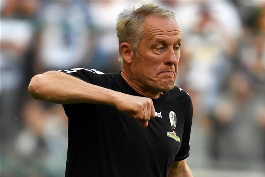 Freiburgs Trainer Streich nach Schlappe zuversichtlich Der sichtlich gestresste Freiburger Trainer Christian Streich hofft das seine Spieler dem Druck standhalten. Foto: Federico Gambarini