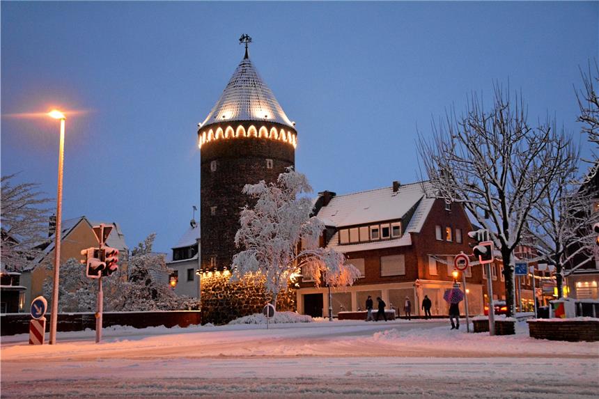 Schnee sorgt für Unfälle und Staus in Haltern Der Siebenteufelsturm im Schnee.