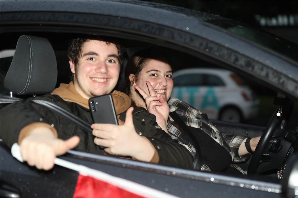 Bilder der Türkei-Fans in Dortmund: So wurde der Sieg gefeiert Autofahrer mit Türkeifahne