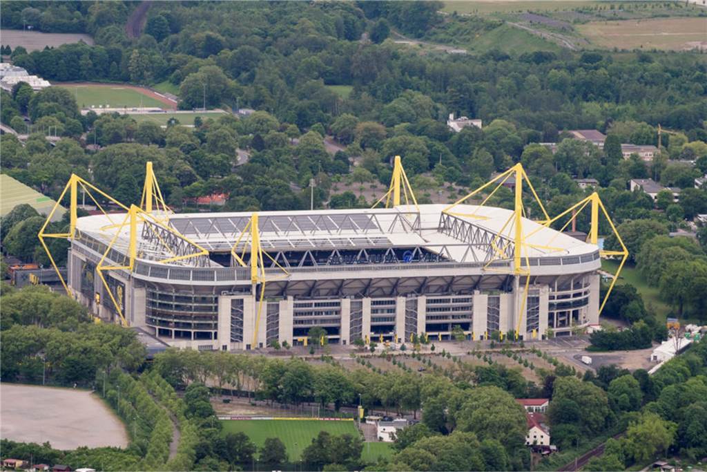 26 tolle Sehenswürdigkeiten in Dortmund und Umgebung Der Signa Iduna Park ist das größte Fußballstadion Deutschlands.