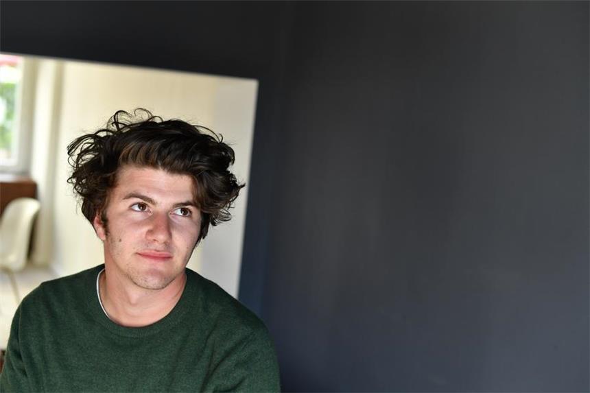 Faber ist einer der Geheimtipps bei Juicy Beats Der Singer-Songwriter Faber aus Zürich, mit richtigem Namen Julian Pollina, spielt am Samstagnachmittag bei Juicy Beats.