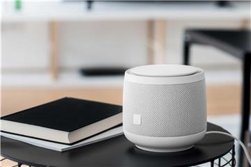Der Smart Speaker steuert die Services der Telekom zuhause mit dem Zuruf „Hallo Magenta“. Foto: Deutsche Telekom