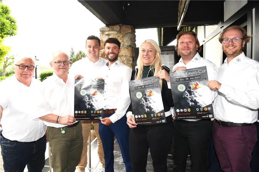 Fußball, 3. Juli 2024, der Vorstand des SV Sodingen stellt das Programm für den 24. Cranger-Kirmes-Cup vor. Im BIld von links: Peter Winkelmann (Beirat), Paul Winger (Beirat), Stefan Gosing (Sportlicher Leiter), Benjamin Adamik (1. Vorsitzender), Melanie Schmeiduch (2. Geschäftsfleitung), Eduard Weidenbach (2. Vorsitzender), Hermann Weidenbach (1. Geschäftsführung).