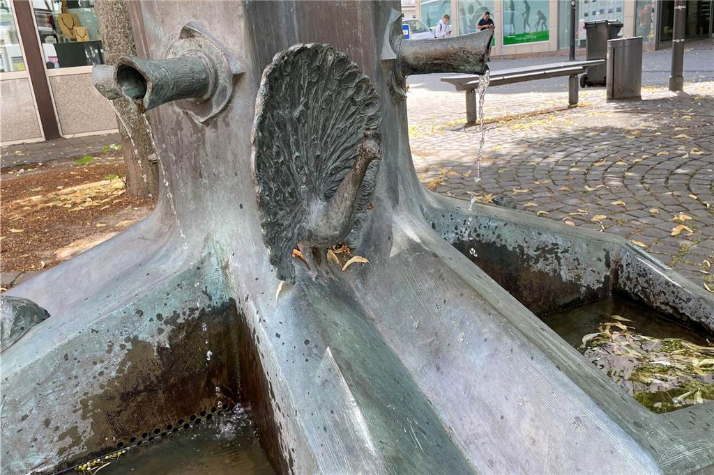 Der sogenannte Mäusebrunnen in der Bonenstraße, der neben Mäusen aber auch andere Tiere zeigt. Der war im Juli 2023 einige Tage außer Betrieb, läuft aber wieder.
