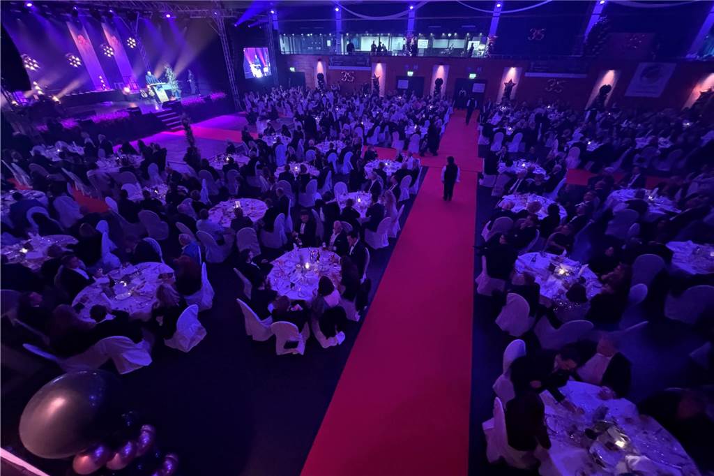 Die besten Bilder der Solidarfonds-Gala 2024: Feine Gäste feiern BVB, Hagedorn und Roland Kaiser