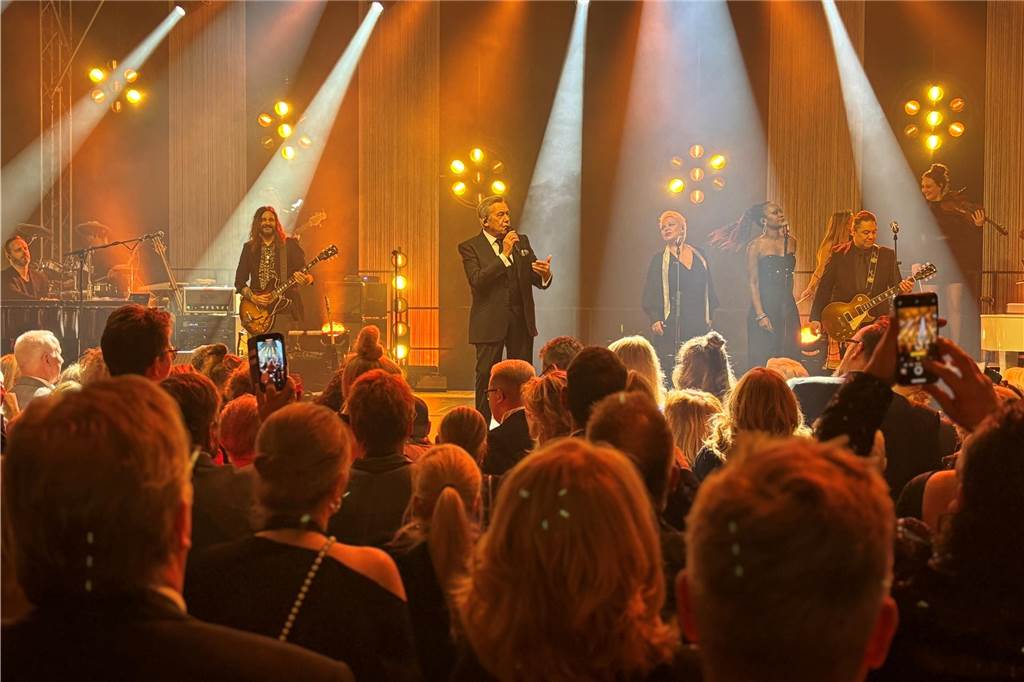 Die besten Bilder der Solidarfonds-Gala 2024: Feine Gäste feiern BVB, Hagedorn und Roland Kaiser